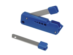 CleanCut tubing cutter with replacement blade