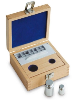 [EN]: Wooden case for individual set of weights up to 10kg, velvet cushioned, for E1, E2, F1