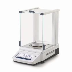 Analytical balance MA, with external adjustment
