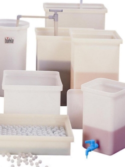 [EN]: square container 155 Ltr. LDPE, 600x500x560mm wall strength 6 mm