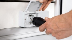 [EN]: 2 Add.powerseockets fised at the rear wall, GAP.95/125