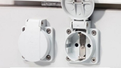 2 plug sockets 230 V in socket external connection, only in connection with media channel